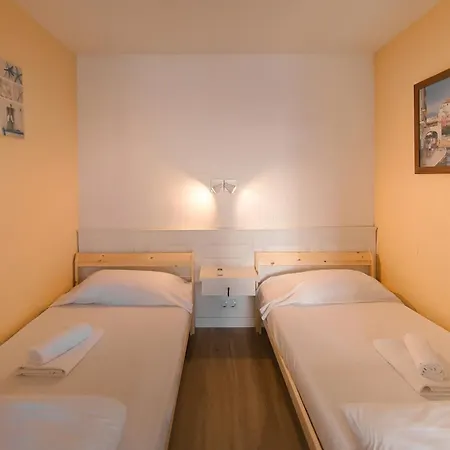 Welcs 224 Emp Con Terraza Apartamento *